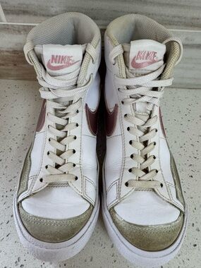 Title:
Nike Blazer Mid White Rose Gold Sneakers Size 5Y Youth / Women